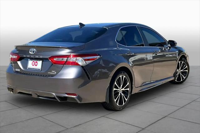 2020 Toyota Camry SE Hybrid