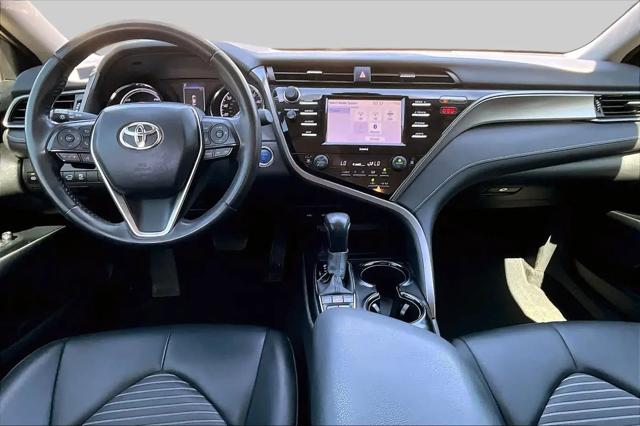 2020 Toyota Camry SE Hybrid