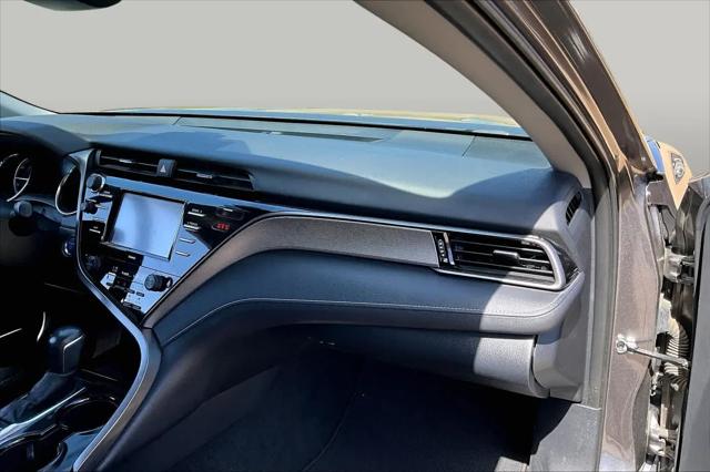 2020 Toyota Camry SE Hybrid
