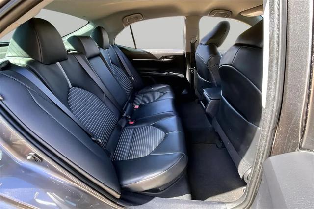 2020 Toyota Camry SE Hybrid
