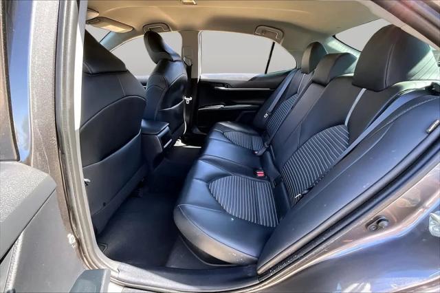 2020 Toyota Camry SE Hybrid