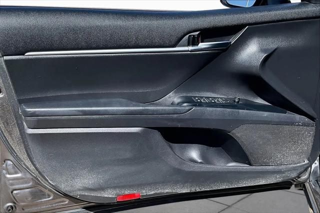 2020 Toyota Camry SE Hybrid