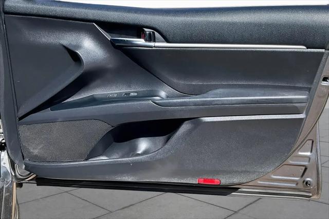 2020 Toyota Camry SE Hybrid