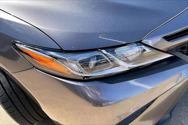 2020 Toyota Camry SE Hybrid