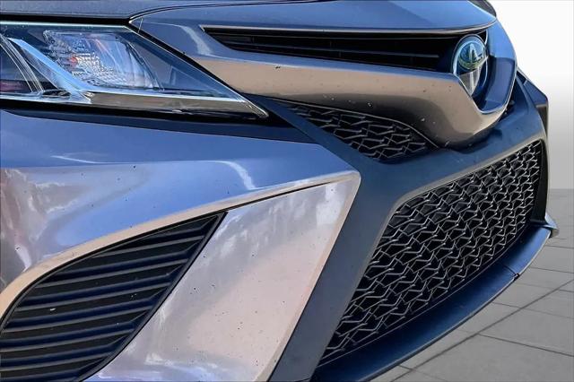 2020 Toyota Camry SE Hybrid