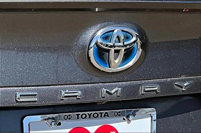 2020 Toyota Camry SE Hybrid
