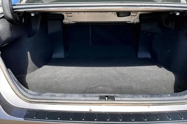 2020 Toyota Camry SE Hybrid