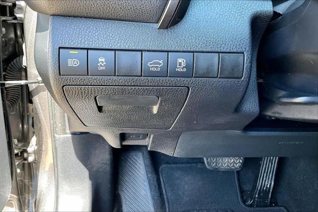 2020 Toyota Camry SE Hybrid