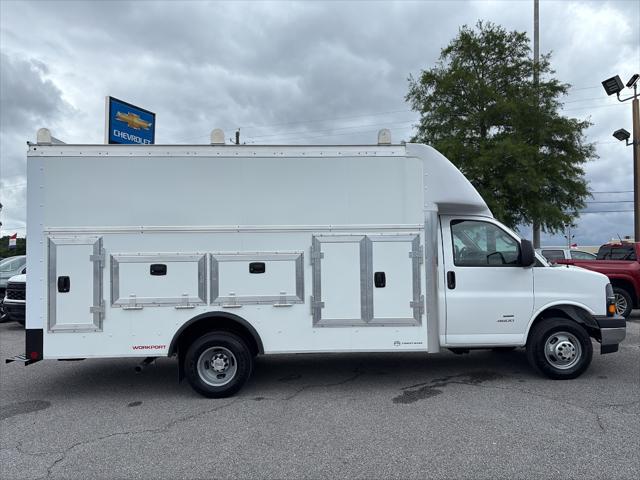 2026 Chevrolet Express Cutaway 4500 Van