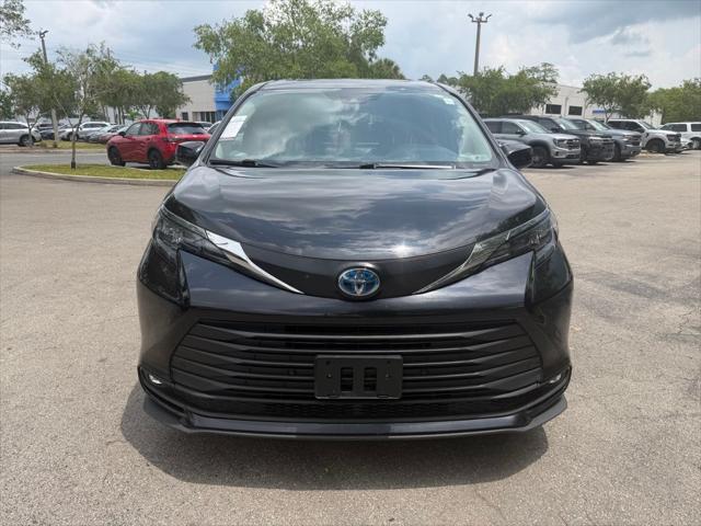 2025 Toyota Sienna XLE