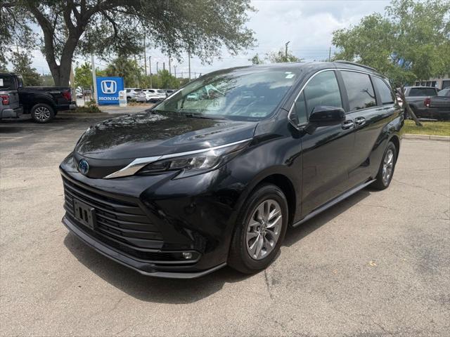 2025 Toyota Sienna XLE