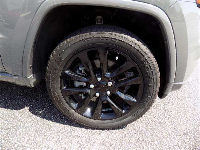 2022 Jeep Grand Cherokee Laredo X 4x4