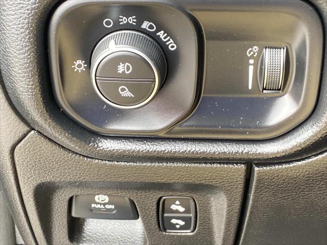 2020 Ram 1500 Big Horn Crew Cab 4x4 5'7" Box