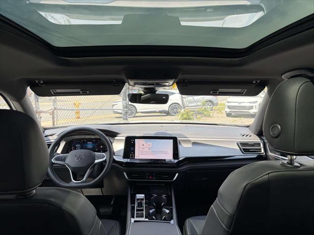 2026 Volkswagen Atlas Cross Sport SE with Technology