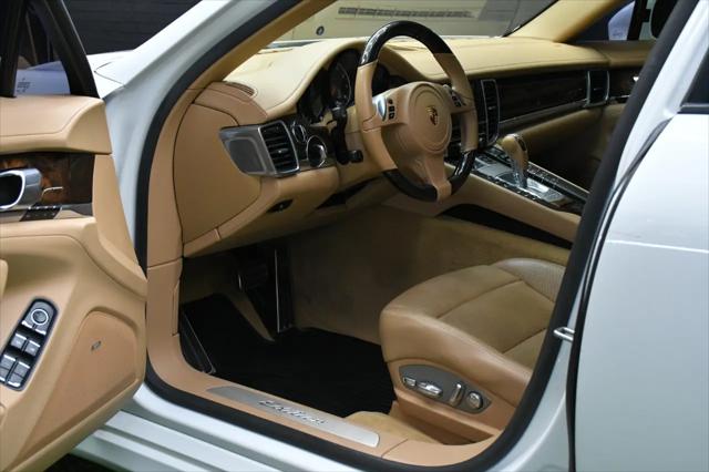 2016 Porsche Panamera 4