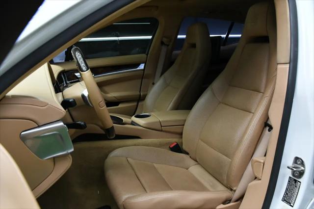 2016 Porsche Panamera 4