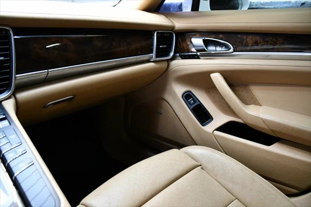 2016 Porsche Panamera 4