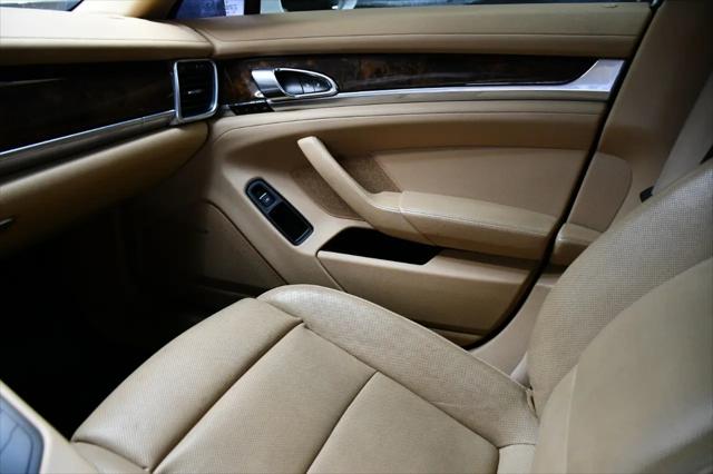 2016 Porsche Panamera 4