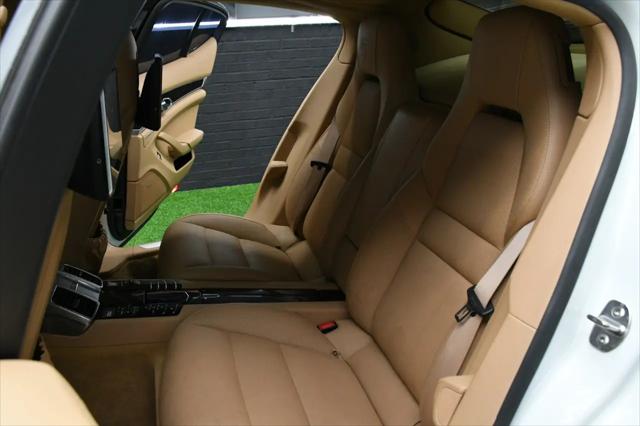 2016 Porsche Panamera 4