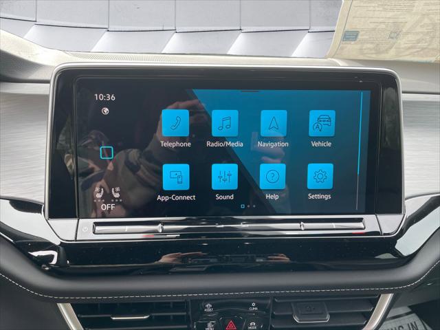 2026 Volkswagen Atlas Cross Sport SE with Technology