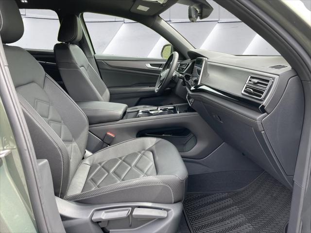 2026 Volkswagen Atlas Cross Sport SE with Technology