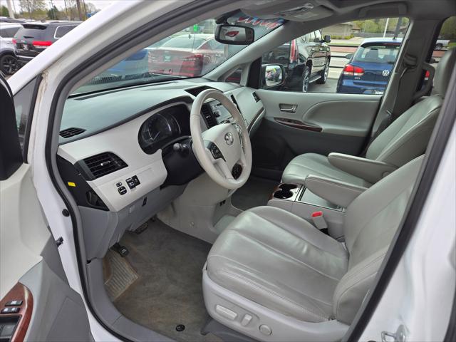 2013 Toyota Sienna XLE 7 Passenger