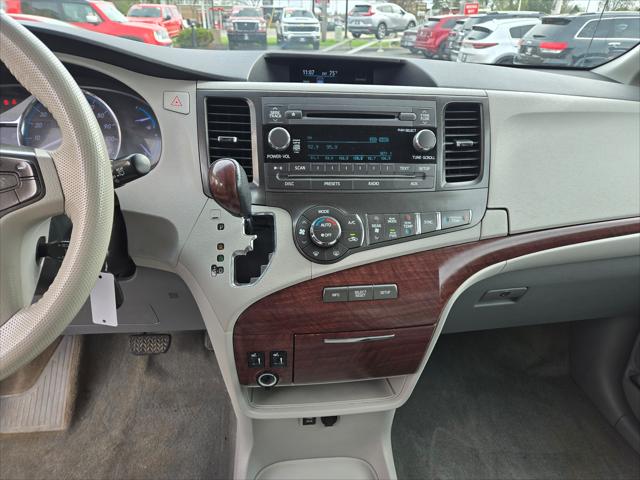 2013 Toyota Sienna XLE 7 Passenger