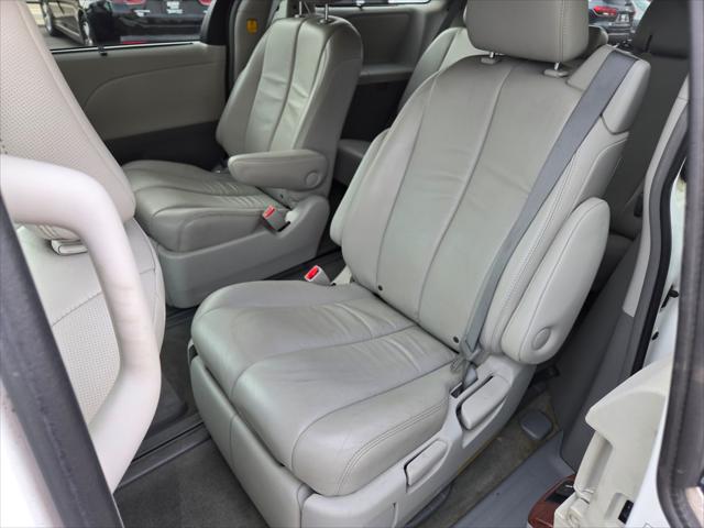 2013 Toyota Sienna XLE 7 Passenger