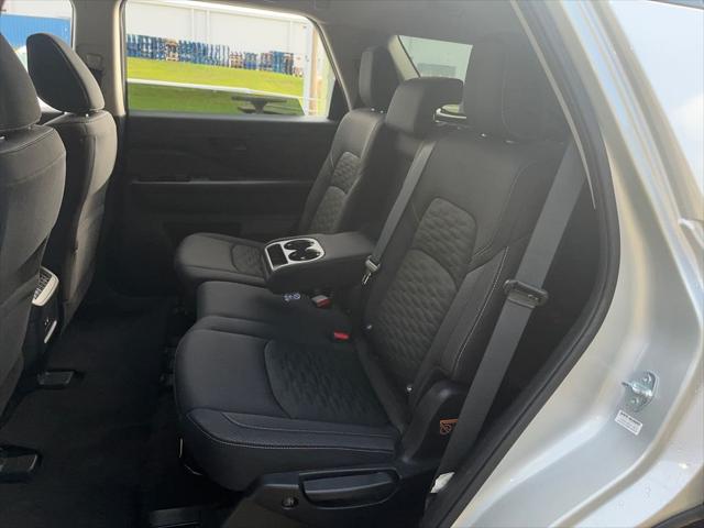 2025 Nissan Pathfinder SV 4WD