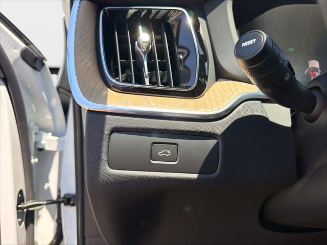 2026 Volvo XC60 B5 Core