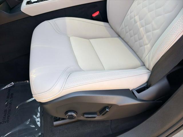 2026 Volvo XC90 Plus, B5 AWD Gas (mild hybrid), Gasoline, Bright, 6 Seats
