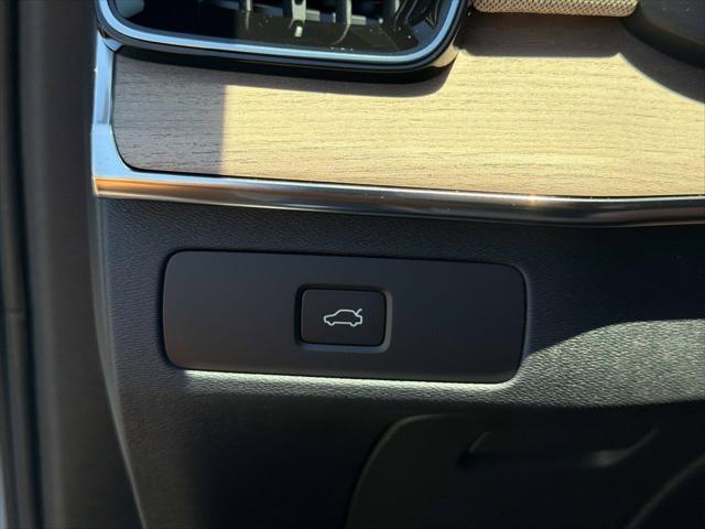 2026 Volvo XC90 Plus, B5 AWD Gas (mild hybrid), Gasoline, Bright, 6 Seats