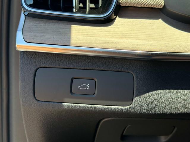 2026 Volvo XC90 Plus, B6 AWD Gas (mild hybrid), Gasoline, Bright, 7 Seats