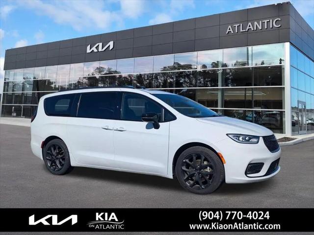 2025 Chrysler Pacifica Limited for sale in Gainesville, FL