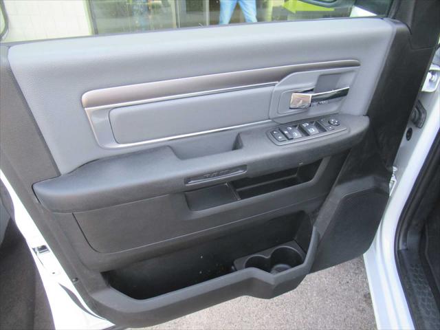 2022 Ram 1500 Classic SLT Crew Cab 4x4 5'7" Box