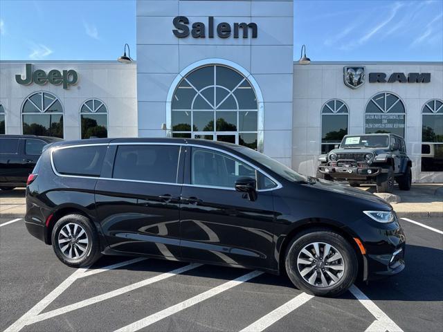 2024 Chrysler Pacifica Hybrid Select for sale in Salem, OH