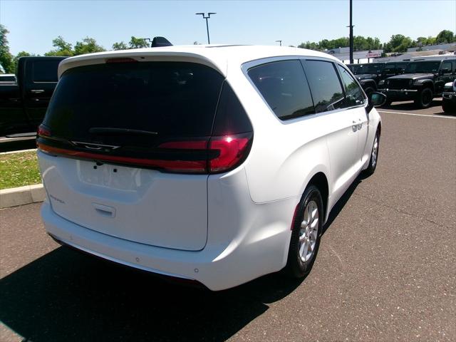 2027 Chrysler Pacifica Select