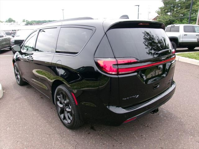 2027 Chrysler Pacifica Limited