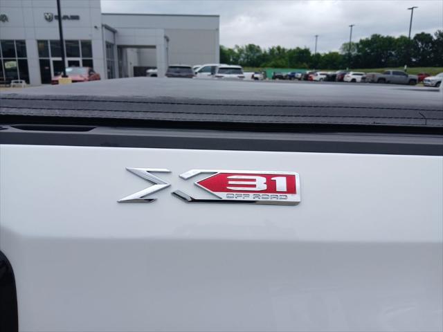2024 GMC Sierra 1500 4WD Crew Cab Short Box SLT