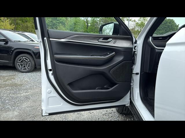 2026 Jeep Grand Cherokee 85th Anniversary Edition