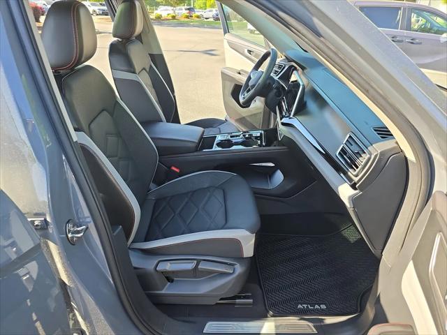 2024 Volkswagen Atlas 2.0T Peak Edition SE w/Technology