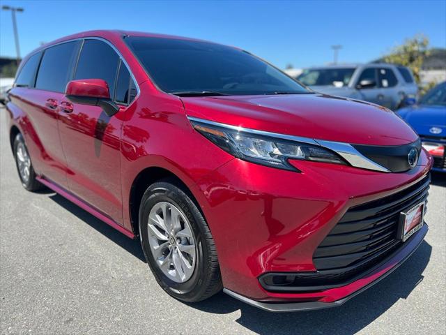 2023 Toyota Sienna LE