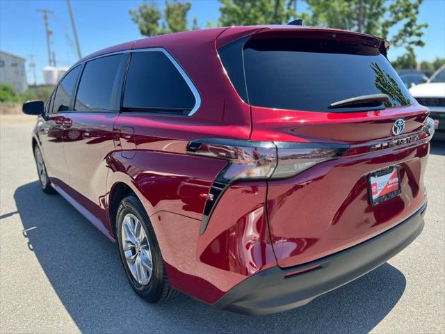 2023 Toyota Sienna LE