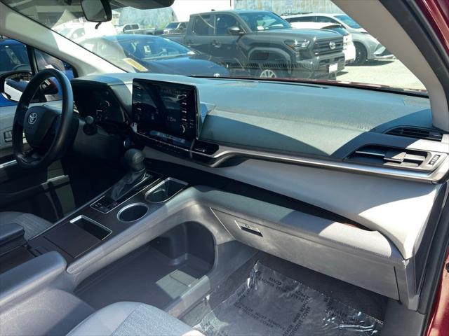 2023 Toyota Sienna LE
