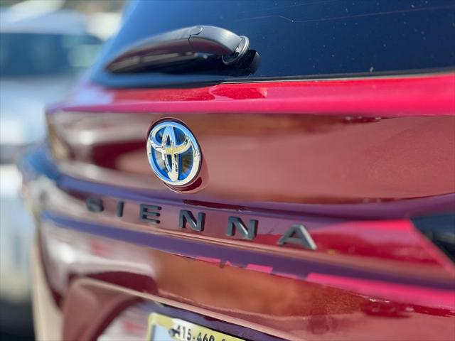 2023 Toyota Sienna LE