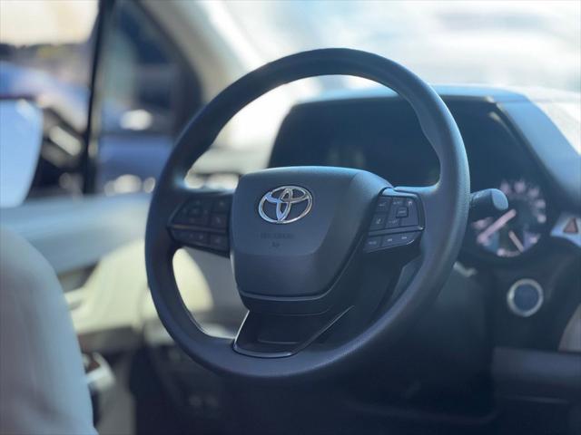 2023 Toyota Sienna LE