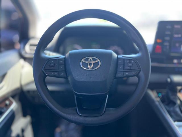 2023 Toyota Sienna LE