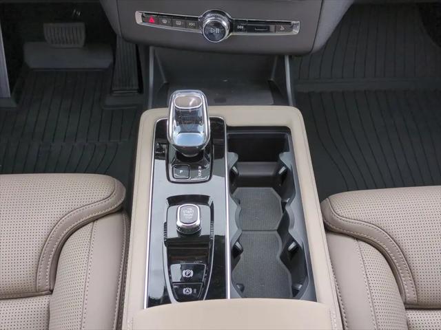 2026 Volvo XC90 Ultra, B6 AWD Gas mild hybrid, Gasoline, Bright, 7 Seats
