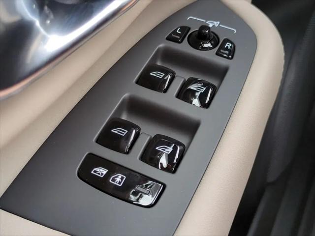 2026 Volvo XC90 Ultra, B6 AWD Gas mild hybrid, Gasoline, Bright, 7 Seats