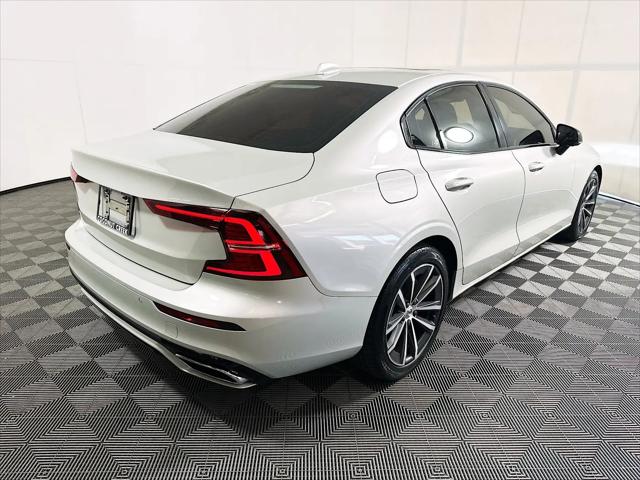 2022 Volvo S60 B5 Momentum